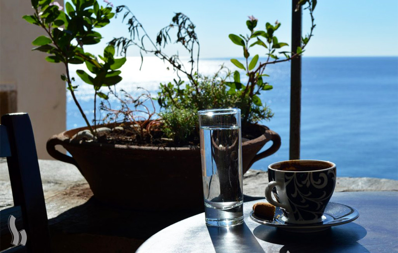 سرو قهوه یونانی
